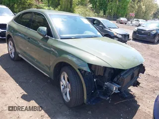 2024 Audi Q5 Sportback S line Premium Plus z VIN WA15AAFY2R2049587, wystawiony jako IAAI lot #42188180 z przebiegiem 11 987 mil mil oraz . Historia ofert i sprzedaży dostępna na DreamBid. Obrazek 6.