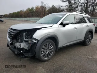 2024 Nissan Pathfinder SL z VIN 5N1DR3CD7RC285018, wystawiony jako Copart lot #53744315 z przebiegiem 8 652 mil mil oraz Szkoda całkowita • Salvage title. Historia ofert i sprzedaży dostępna na DreamBid. Obrazek 1.