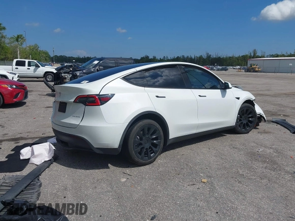 2022 Tesla Model Y Long Range with VIN 7SAYGDEE0NF423327, listed as a IAAI auction lot 41941114 with 29,559 mi miles and . Bid and sale history available at carsss.com. Image 4.