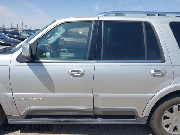 2004 Lincoln Navigator Luxury with VIN 5LMFU28R24LJ07741, listed as a IAAI auction lot 41999357 with 280,761 mi miles and . Bid and sale history available at DreamBid. Image 14.