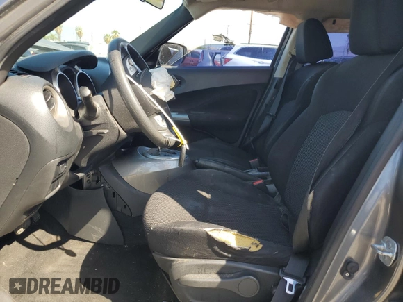 2016 Nissan Juke S z VIN JN8AF5MRXGT608663, wystawiony jako Copart lot #58074195 z przebiegiem 89 921 mil mil oraz Szkoda całkowita • Salvage title. Historia ofert i sprzedaży dostępna na DreamBid. Obrazek 7.