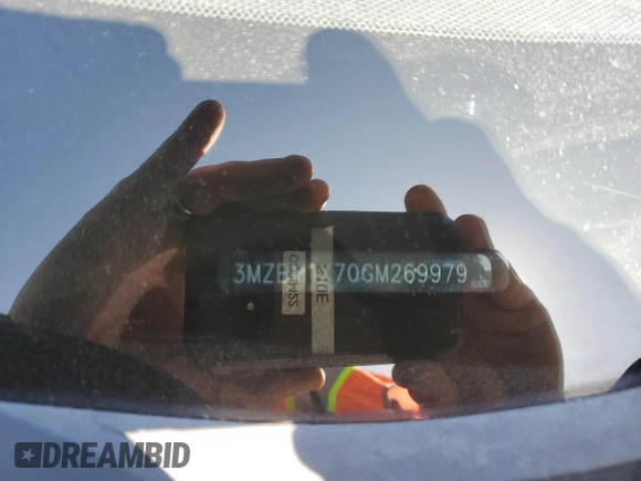 2016 Mazda 3 i Grand Touring z VIN 3MZBM1X70GM269979, wystawiony jako Copart lot #53319895 z przebiegiem 188 898 mil mil oraz Szkoda całkowita • Salvage title. Historia ofert i sprzedaży dostępna na DreamBid. Obrazek 12.