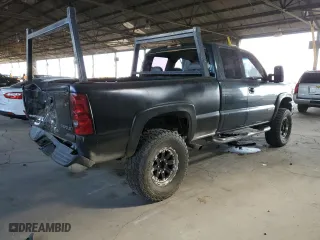 2004 Chevrolet Silverado 1500 with VIN 2GCEC19V841281881, listed as a Copart auction lot 76947274 with 246,490 mi miles and Salvage Title. Bid and sale history available at carsss.com. Image 3.