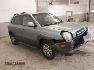 2008 Hyundai Tucson SE with VIN KM8JN72D08U807035, listed as a IAAI auction lot 41680641 with 121,960 mi miles. Bid and sale history available at carsss.com. Image 1.