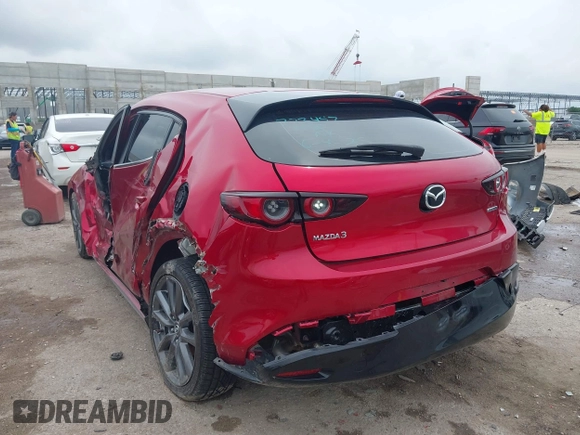 2019 Mazda 3 z VIN JM1BPAJM7K1133105, wystawiony jako IAAI lot #42473214 z przebiegiem 47 751 mil mil oraz . Historia ofert i sprzedaży dostępna na DreamBid. Obrazek 3.