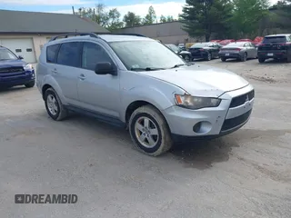 2010 Mitsubishi Outlander z VIN JA4AT2AW4AZ002111, wystawiony jako IAAI lot #42315480 z przebiegiem 105 091 mil mil oraz . Historia ofert i sprzedaży dostępna na DreamBid. Obrazek 1.