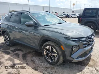 2025 Hyundai Tucson SEL z VIN 5NMJB3DE2SH495102, wystawiony jako IAAI lot #42452055 z przebiegiem 7 446 mil mil oraz . Historia ofert i sprzedaży dostępna na DreamBid. Obrazek 1.