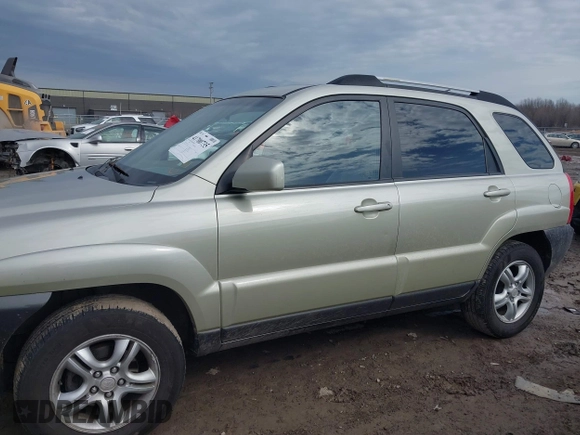 2005 Kia Sportage LX with VIN KNDJF723457135158, listed as a IAAI auction lot 41700735 with 88,200 mi miles and . Bid and sale history available at carsss.com. Image 14.