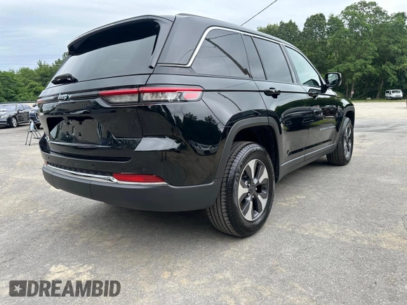 2024 Jeep Grand Cherokee with VIN 1C4RJYB67RC710710, listed as a Copart auction lot 62895445 with 44,528 mi miles and Clean title. Bid and sale history available at DreamBid. Image 3.
