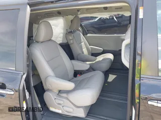 2019 Toyota Sienna XLE Auto Access Seat with VIN 5TDYZ3DC1KS998660, listed as a IAAI auction lot 42025856 with 113,376 mi miles. Bid and sale history available at carsss.com. Image 8.