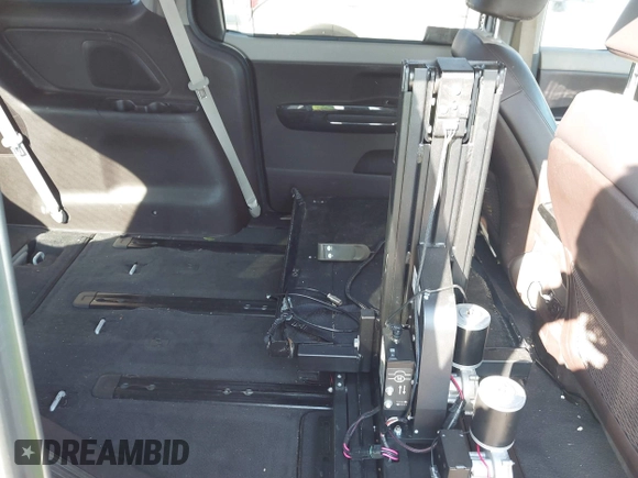2018 Kia Sedona SX-L with VIN KNDME5C11J6366455, listed as a IAAI auction lot 40508393 with 1 mi miles. Bid and sale history available at carsss.com. Image 7.