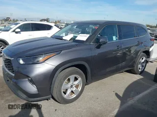 2022 Toyota Highlander LE with VIN 5TDZZRAH4NS096760, listed as a IAAI auction lot 41421802 with 28,379 mi miles and . Bid and sale history available at DreamBid. Image 2.