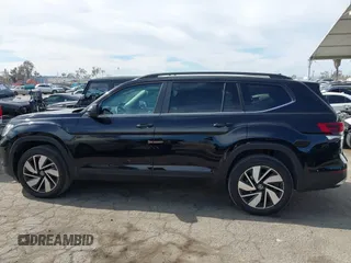 2024 Volkswagen Atlas SE z VIN 1V2JR2CAXRC512272, wystawiony jako IAAI lot #41642077 z przebiegiem 13 583 mil mil oraz . Historia ofert i sprzedaży dostępna na DreamBid. Obrazek 14.