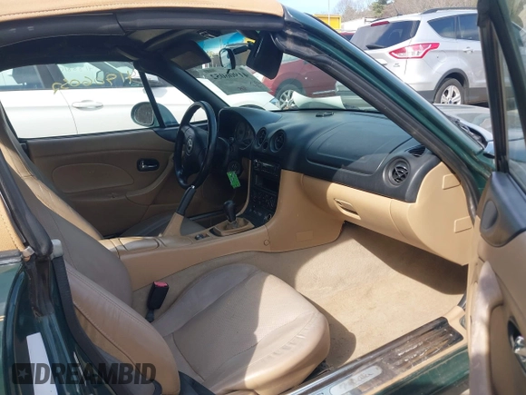 2001 Mazda MX-5 Miata z VIN JM1NB353510214861, wystawiony jako IAAI lot #41906052 z przebiegiem 174 863 mil mil oraz . Historia ofert i sprzedaży dostępna na DreamBid. Obrazek 5.