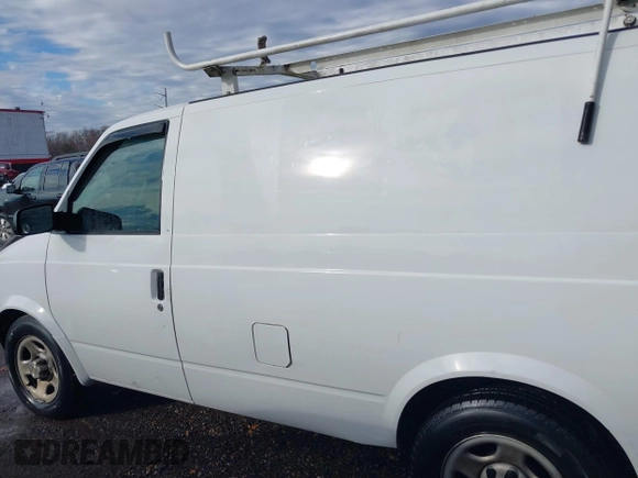 2005 Chevrolet Astro Cargo z VIN 1GCDM19X15B114841, wystawiony jako IAAI lot #40948571 z przebiegiem 247 965 mil mil oraz . Historia ofert i sprzedaży dostępna na DreamBid. Obrazek 14.