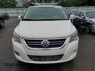 2010 Volkswagen Routan SE z VIN 2V4RW3D13AR388249, wystawiony jako Copart lot #58933225 z przebiegiem 177 570 mil mil oraz Czysty tytuł • Clean title. Historia ofert i sprzedaży dostępna na DreamBid. Obrazek 5.