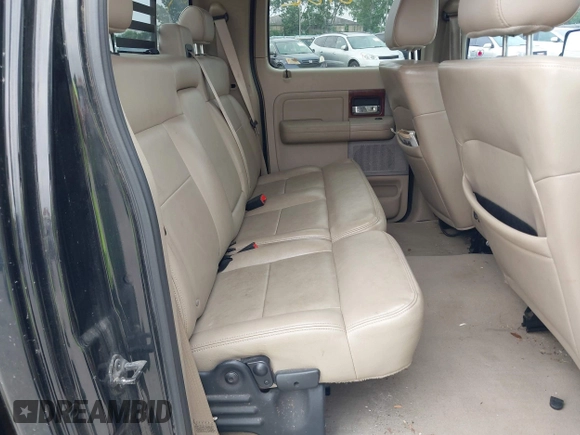 2006 Ford F-150 XLT z VIN 1FTPW14576FB34065, wystawiony jako IAAI lot #42500162 z przebiegiem 212 114 mil mil oraz . Historia ofert i sprzedaży dostępna na DreamBid. Obrazek 8.