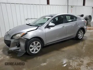 2012 Mazda 3 i Sport z VIN JM1BL1UG1C1562100, wystawiony jako Copart lot #55956145 z przebiegiem 173 837 mil mil oraz Szkoda całkowita • Salvage title. Historia ofert i sprzedaży dostępna na DreamBid. Obrazek 1.