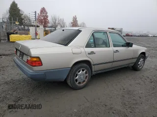1987 Mercedes-Benz 300 E with VIN WDBEA30D0HA528424, listed as a Copart auction lot 84249444 with 132,054 mi miles and Clean Title. Bid and sale history available at carsss.com. Image 3.