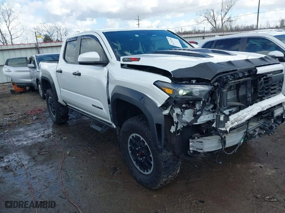 2024 Toyota Tacoma 4WD SR5 with VIN 3TYLB5JN8RT041814, listed as a IAAI auction lot 41714709 with 2,818 mi miles. Bid and sale history available at carsss.com. Image 1.