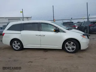 2013 Honda Odyssey Touring with VIN 5FNRL5H96DB089336, listed as a IAAI auction lot 41527990 with 128,770 mi miles. Bid and sale history available at carsss.com. Image 13.