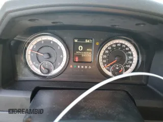 2018 Ram 1500 Express z VIN 3C6RR7KG3JG203310, wystawiony jako Copart lot #82222274 z przebiegiem 84 017 mil mil oraz Szkoda całkowita • Salvage title. Historia ofert i sprzedaży dostępna na DreamBid. Obrazek 9.