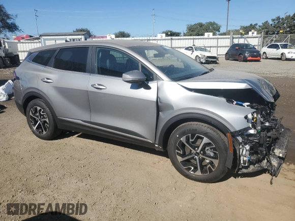 2025 Kia Sportage EX with VIN KNDPV3DFXS7327712, listed as a Copart auction lot 77497044 with 26 mi miles and Salvage Title. Bid and sale history available at carsss.com. Image 4.