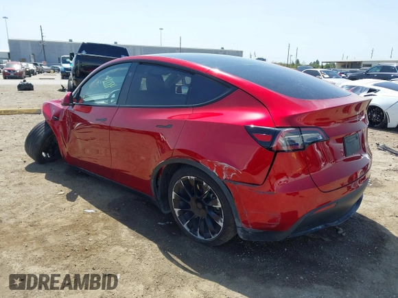 2024 Tesla Model Y Long Range z VIN 7SAYGDEEXRA236065, wystawiony jako IAAI lot #41834658 z przebiegiem 20 313 mil mil oraz . Historia ofert i sprzedaży dostępna na DreamBid. Obrazek 3.
