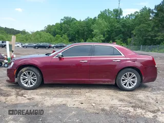 2016 Chrysler 300 C z VIN 2C3CCAEG8GH119036, wystawiony jako IAAI lot #42020978 z przebiegiem 210 116 mil mil oraz . Historia ofert i sprzedaży dostępna na DreamBid. Obrazek 15.