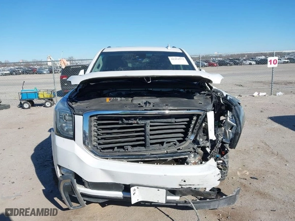 2017 GMC Yukon Denali with VIN 1GKS2CKJ3HR265680, listed as a IAAI auction lot 41411973 with 200,749 mi miles. Bid and sale history available at carsss.com. Image 6.