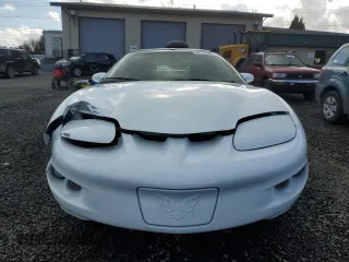 2001 Pontiac Firebird Formula z VIN 2G2FV22G112116104, wystawiony jako Copart lot #47191405 z przebiegiem 66 990 mil mil oraz Szkody całkowita. Historia ofert i sprzedaży dostępna na DreamBid. Obrazek 5.