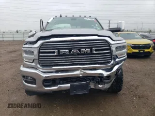 2022 Ram 3500 Laramie z VIN 3C63R3ML5NG279402, wystawiony jako Copart lot #57615835 z przebiegiem 72 313 mil mil oraz Czysty tytuł • Clean title. Historia ofert i sprzedaży dostępna na DreamBid. Obrazek 5.