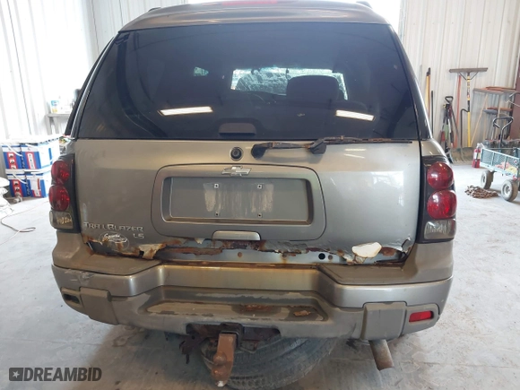 2005 Chevrolet TrailBlazer LS with VIN 1GNET16S556122439, listed as a IAAI auction lot 40012893 with 244,922 mi miles. Bid and sale history available at carsss.com. Image 15.