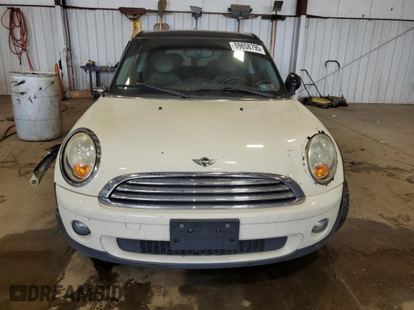 2010 MINI Clubman z VIN WMWML3C57ATX37968, wystawiony jako Copart lot #59858795 z przebiegiem 166 591 mil mil oraz Szkoda całkowita • Salvage title. Historia ofert i sprzedaży dostępna na DreamBid. Obrazek 5.