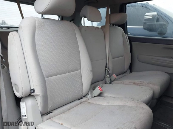 2016 Kia Sedona LX with VIN KNDMB5C17G6107373, listed as a IAAI auction lot 41555528 with 140,698 mi miles. Bid and sale history available at carsss.com. Image 17.