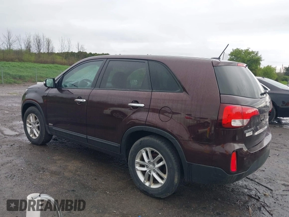 2015 Kia Sorento LX with VIN 5XYKTCA61FG643402, listed as a IAAI auction lot 42178930 with 108,818 mi miles. Bid and sale history available at carsss.com. Image 3.