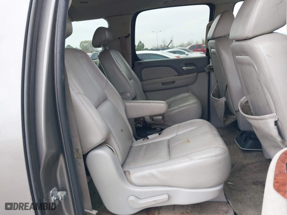 2007 Chevrolet Suburban LTZ with VIN 1GNFC16047J236158, listed as a IAAI auction lot 41266792 with 1 mi miles. Bid and sale history available at carsss.com. Image 8.