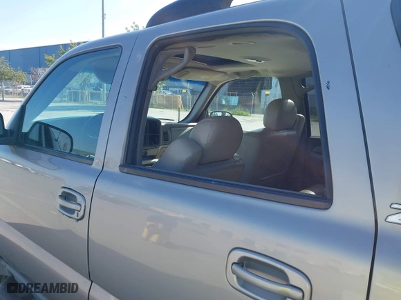 2001 Chevrolet Tahoe LS with VIN 1GNEK13T51R184450, listed as a IAAI auction lot 41773131 with 290,093 mi miles. Bid and sale history available at carsss.com. Image 6.