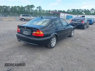 2005 BMW 3 Series 325i с VIN WBAEV33425KW19294, выставлен на аукционе IAAI как лот 42332070 с пробегом 174 456 миль миль и . История ставок и продаж доступна на DreamBid. Изображение 4.