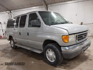 2007 Ford Econoline Passenger XL with VIN 1FBNE31L67DA26594, listed as a IAAI auction lot 41753476 with 154,709 mi miles. Bid and sale history available at carsss.com. Image 1.