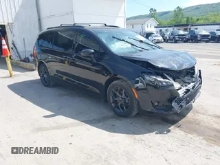 2018 Chrysler Pacifica Touring L Plus z VIN 2C4RC1EG3JR261737, wystawiony jako IAAI lot #42212110 z przebiegiem 28 494 mil mil oraz . Historia ofert i sprzedaży dostępna na DreamBid. Obrazek 1.