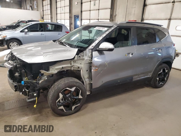 2024 Kia Seltos EX z VIN KNDER2AA0R7581163, wystawiony jako Copart lot #53490765 z przebiegiem 13 671 mil mil oraz Nie do naprawy • Non repairable. Historia ofert i sprzedaży dostępna na DreamBid. Obrazek 1.