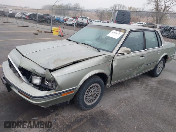 1987 Oldsmobile Cutlass Ciera z VIN 2G3AJ51W9H9378093, wystawiony jako IAAI lot #42080335 z przebiegiem 54 504 mil mil oraz . Historia ofert i sprzedaży dostępna na DreamBid. Obrazek 17.