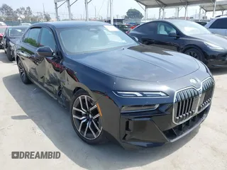 2023 BMW 7 Series 740i z VIN WBA23EH02PCM14257, wystawiony jako IAAI lot #42408167 z przebiegiem Nie podano mil oraz . Historia ofert i sprzedaży dostępna na DreamBid. Obrazek 1.