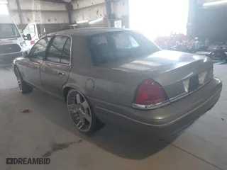 2000 Ford Crown Victoria LX with VIN 2FAFP74W8YX142015, listed as a IAAI auction lot 41767918 with 257,728 mi miles. Bid and sale history available at carsss.com. Image 3.
