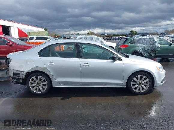 2012 Volkswagen Jetta S с VIN 3VW2K7AJ8CM394204, выставлен на аукционе IAAI как лот 41721042 с пробегом 215 326 миль миль и . История ставок и продаж доступна на DreamBid. Изображение 14.