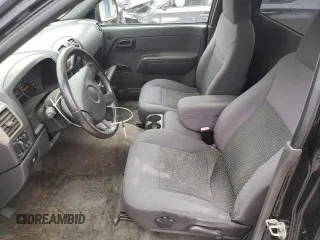 2006 Chevrolet Colorado 1LT z VIN 1GCDT146268223275, wystawiony jako Copart lot #57710815 z przebiegiem 83 318 mil mil oraz Czysty tytuł • Clean title. Historia ofert i sprzedaży dostępna na DreamBid. Obrazek 7.