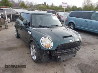 2007 MINI Hardtop S z VIN WMWMF73537TT84443, wystawiony jako IAAI lot #42018224 z przebiegiem 85 846 mil mil oraz . Historia ofert i sprzedaży dostępna na DreamBid. Obrazek 1.