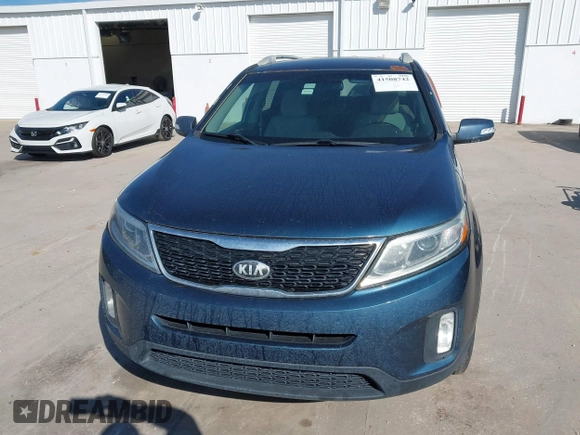2014 Kia Sorento LX with VIN 5XYKT4A71EG462295, listed as a IAAI auction lot 41508742 with 144,234 mi miles and . Bid and sale history available at carsss.com. Image 12.