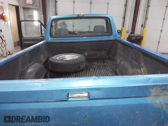 1992 Ford F-150 with VIN 1FTEF14H3NP809819, listed as a IAAI auction lot 41931404 with 2,135,096 mi miles. Bid and sale history available at carsss.com. Image 13.